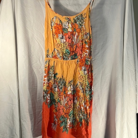 Flow / Strech Flower Dress - Picture 1 of 5